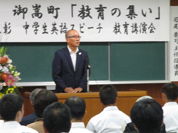 寺本副町長のスピーチの様子